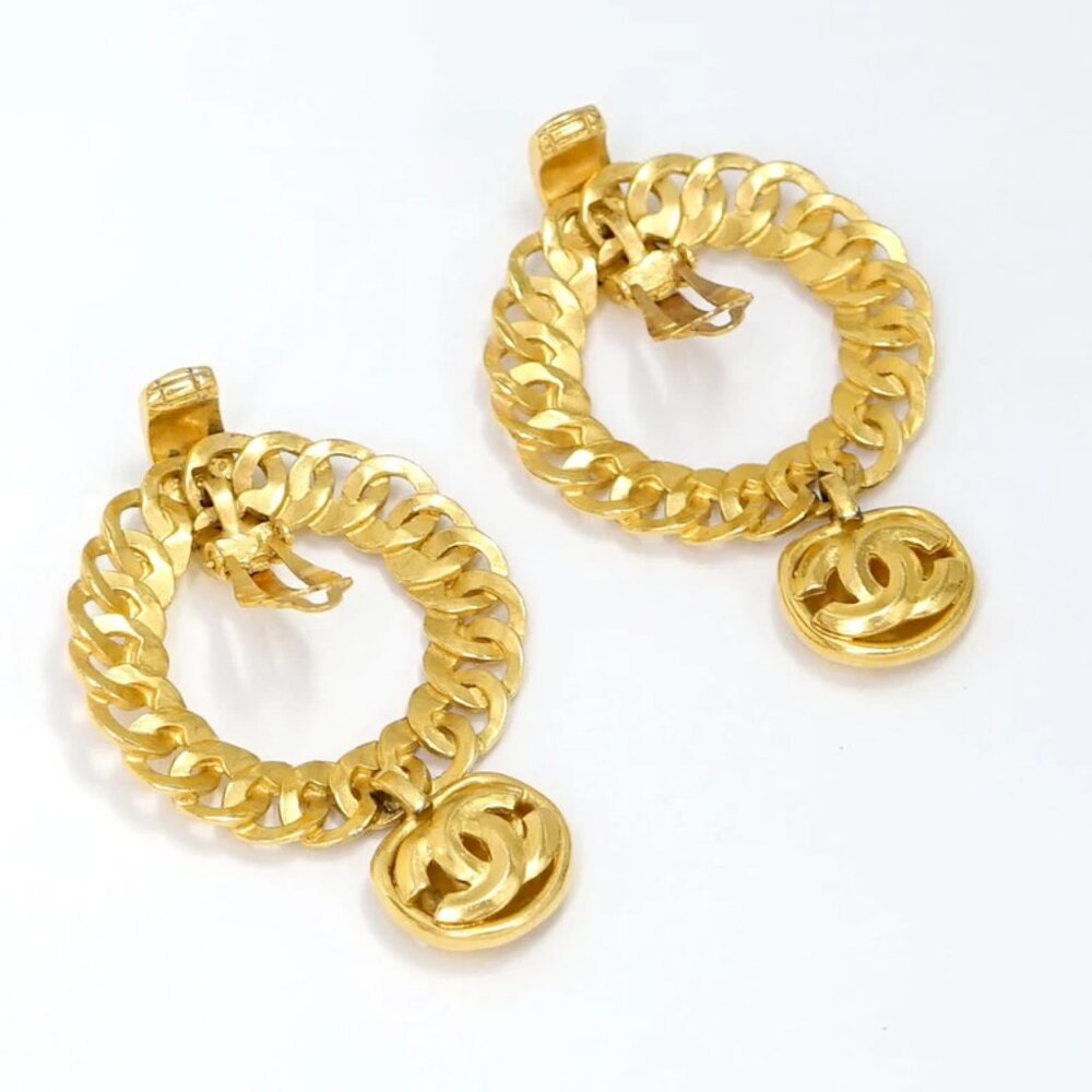 CHANEL CC Logos Hoop Dangle Clip-On Earrings Gold Tone 96P Auth #22400 - Picture 4 of 5